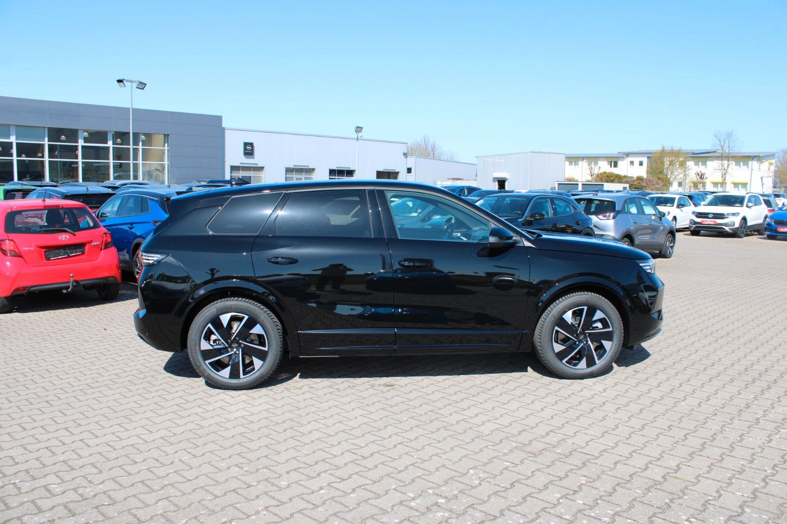 fahrzeugabbildung opel grandland 97 kwh-batterie  electric gs